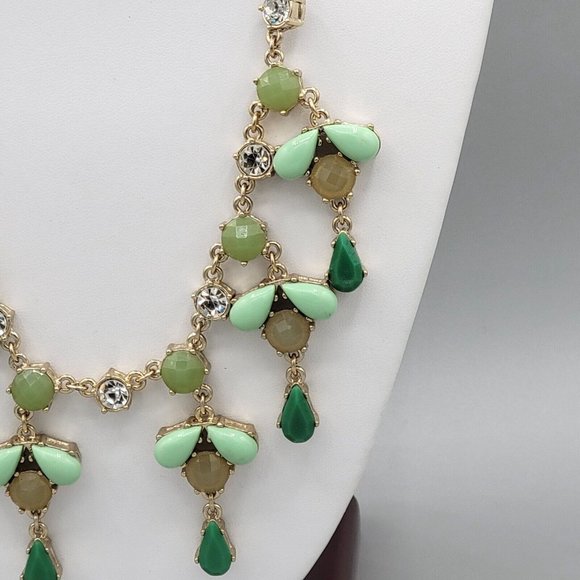 Ann Taylor Womens Gold Tone Metal Teardrop Green Beads Bib Necklace 18 in - Picture 6 of 7